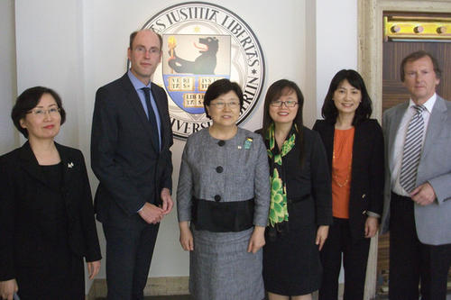 v.l.n.r: Young-Joon Min (Korea Foundation, Berlin), Peter-André Alt (FU Berlin), Sun-Uk Kim (EWU), Eun-Jeung Lee (Institut für Koreastudien, FU Berlin), Young-Sook Nam (Office of Global Affairs, EWU), Werner Väth (FU Berlin)