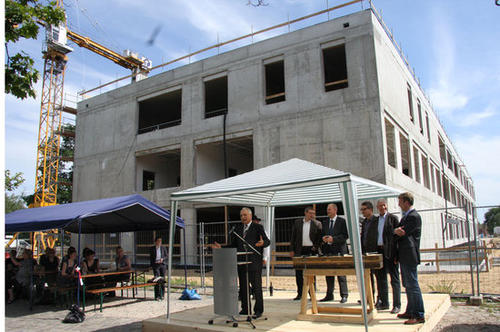 Das „Zentrum für Infektionsmedizin - Robert-von-Ostertag-Haus“ soll im Frühjahr 2012 feierlich eröffnet werden
