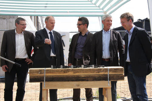 Die zukünftigen Bewohner des Neubaus (v.l.): Uwe Rösler, Klaus Osterrieder, Lothar H. Wieler, Michael F. G. Schmidt, Georg von Samson-Himmelstjerna
