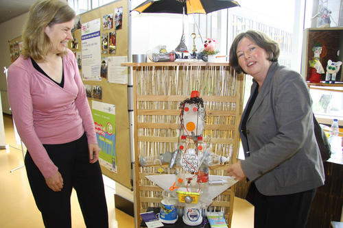 Umweltsenatorin Katrin Lompscher (r.) und Professorin Miranda Schreurs, Leiterin des Zentrums für Umweltpolitik der Freien Universität (FFU).