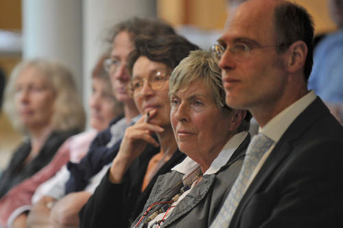 Verleihung des Margherita-von-Brentano-Preises am 23. Juni 2011 an Prof. Dagmar Schultz (2.v.r.). Daneben Laudatorin Prof. Margit Mayer (3.v.r.), Vizepräsidentin Prof. Brigitta Schütt (4.v.r.) und Präsident Prof. Peter-André Alt (r.)