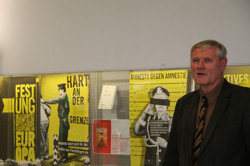 Der Direktor der Universitätsbibliothek Professor Ulrich Naumann würdigte in seiner Rede die wichtige weltweite Arbeit der Menschenrechtsorganisation Amnesty International.