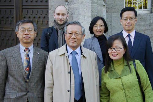 (v.l.n.r.): Lee Kyu-young, Eric J. Ballbach, Lee Jong Wook, Kye Sun-mi, Lee Eun-Jeung, Roh Jae-ho