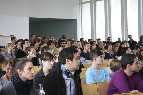 Im Rahmen der "Vorlesungsreihe zur Wirtschaftspolitik" am Fachbereich Wirtschaftswissenschaft halten renommierte internationale Ökonomen Vorträge an der Freien Universität Berlin.