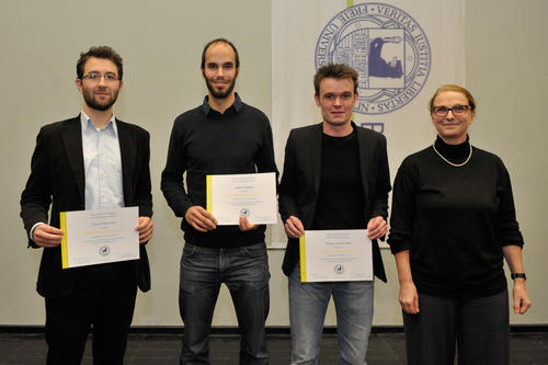 Erhielten ein "Honors Fellowship" der Dahlem Research School (v.l.): Olivier Berthod, James Dorson und Markus Kienscherf sowie Martina van de Sand, Geschäftsführende Direktorin der Dahlem Research School.