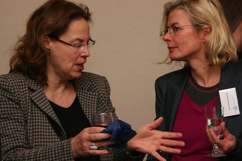 Katharina Bluhm (l.) ist Professorin für Soziologie am Osteuropa-Institut der Freien Universität. Hier im Gespräch mit Claudia Jarzebowski, die für den Schwerpunkt Historische Emotionenforschung ans Friedrich-Meinecke-Institut berufen wurde.