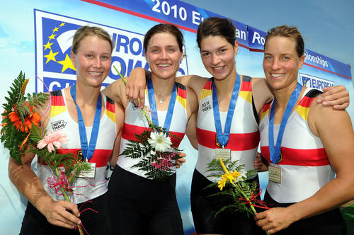 Julia Richter (li.) und ihr Team holten bei den Ruder-Europameisterschaften 2010 die Silbermedaille.