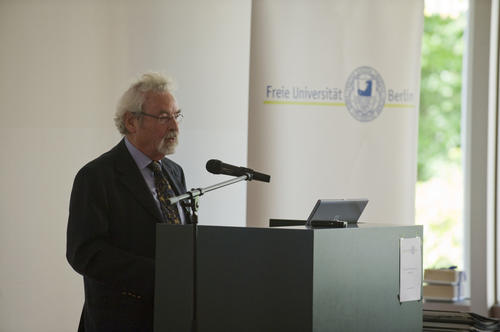 Der Jubilar Professor Jürgen Keutel erinnerte in seiner Ansprache "Damals war's" an die Zeit des Mauerbaus und zeigte sich begeistert von seinen damaligen Professoren.