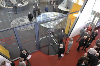 Der Besuch der Philologischen Bibliothek des Architekten Lord Norman Foster war einer der Höhepunkte beim Rundgang durch die "Rost- und Silberlaube".