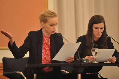 Die Schauspielerinnen Nina Hoss und Fritzi Haberlandt lasen aus  Lukas Bärfuss' Stücken „Öl“ und „Amygdala".