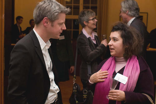 Gespräch unter Theaterwissenschaftlern: Professor Matthias Warstat und Dr. Carmela Lorella Bosco.