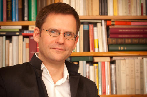Dr. phil. Ralf Lützelschwab: "Ich kann mir nicht vorstellen, dass der Papst im Hermelinumhang auftreten wird."