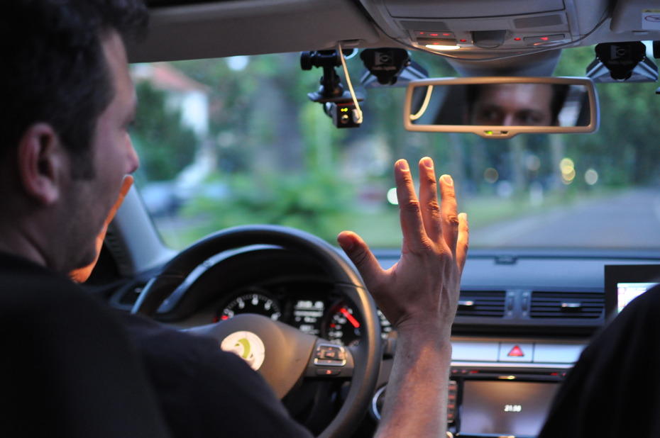 Das Auto "MadeInGermany" der Arbeitsgruppe "AutoNOMOS" lenkt als autonomes Fahrzeug von alleine.