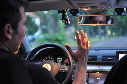 Das Auto "MadeInGermany" der Arbeitsgruppe "AutoNOMOS" lenkt als autonomes Fahrzeug von alleine.