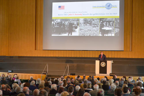 Den Festvortrag hielt der ehemalige Wall-Street-Journal-Korrespondent und Buchautor Frederick Kempe.