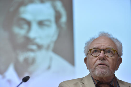 Der aus den USA angereiste renommierte Amerikanist Alan Trachtenberg, Professor an der Yale University, sprach in seinem Festvortrag über den bedeutenden amerikanischen Dichter Walt Whitman (1819-92).