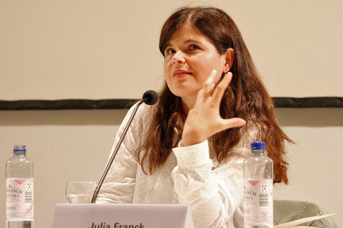 Der Roman "Lagerfeuer" von Julia Franck wurde als Kinofilm adaptiert