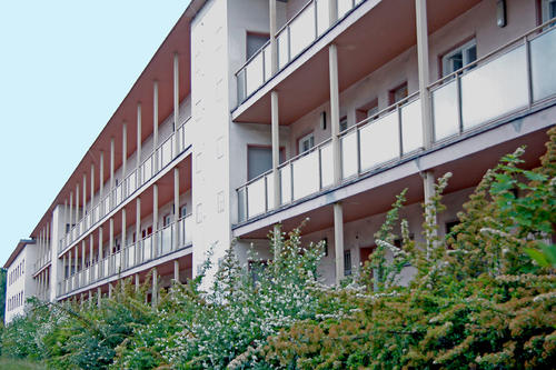 Das ehemalige Notaufnahmelager Marienfelde, das heute als Übergangswohnheim für Flüchtlinge und Asylbewerberinnen und Asylbewerber genutzt wird.