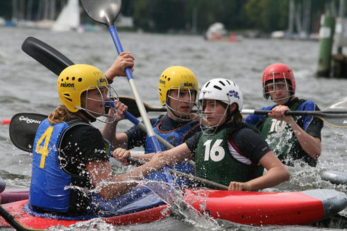 Wassersport ist eine gute Alternative, wenn es heiß ist.