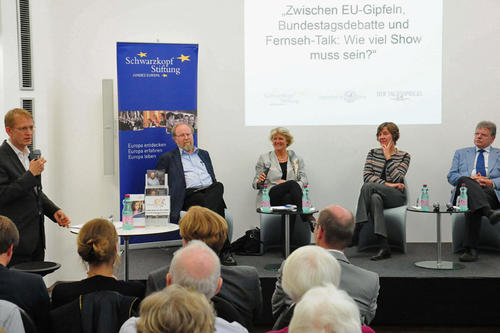 v.l.n.r.: Stephan-Andreas Casdorff (Tagesspiegel), Wolfgang Thierse (SPD), Monika Grütters (CDU), Margreth Lünenborg und Oskar Niedermayer (beide Freie Universität)