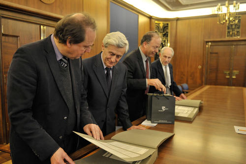 (v.l.n.r.): Prof. Dr. Jürgen Renn, Direktor des MPI für Wissenschaftsgeschichte, Prof. Hanoch Gutfreund, ehemaliger Präsident der Hebrew University Jerusalem, Dr. Haim Gertner, Archivdirektor von Yad Vashem und Prof. Dr. Gerhard Simonsohn.