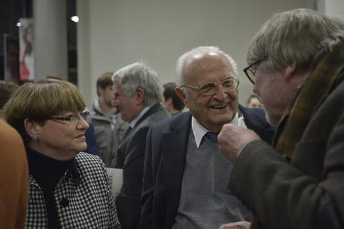 Als Ehrengast nahm "Matrikelnummer 1" Professor Karol Kubicki in Begleitung seiner Ehefrau an der Feier teil, hier im Gespräch mit Siegward Lönnendonker, Mitarbeiter im Forschungsverbund SED-Staat (re.).