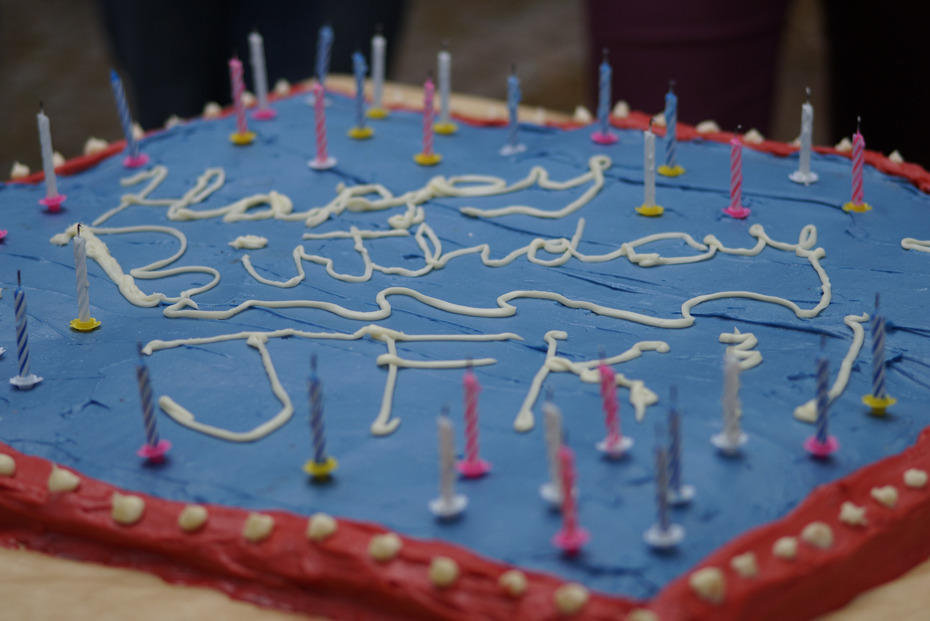 Ein besonderer Geburtstag verlangt nach einem besonderen Kuchen: Das John-F.-Kennedy-Institut feierte seinen <a href=http://www.fu-berlin.de/campusleben/campus/2013/130703_50_jahre_jfki/>50.Jahrestag</a>.