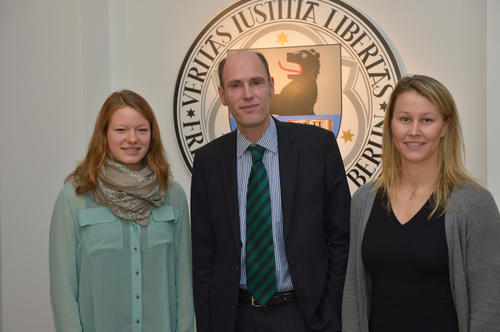 L. Neumann (l.), Tierpflegerin in Düppel, hat bei den Weltspielen der Menschen mit Hörminderung 2 <a href=http://www.fu-berlin.de/campusleben/campus/2013/131219_spitzensport/index.html/> Medaillen</a> gewonnen, J. Richter (r.) WM-Ruder-Gold.