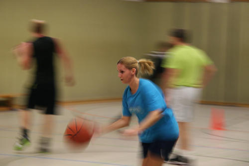 Hauptsache Bewegung: Silke Tosch besucht schon seit 17 Jahren den Basketball-Kurs des Hochschulsports der Freien Universität.