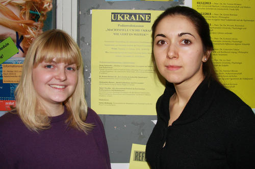 Zwei der studentischen Initiatoren, Nataliya Pryhornytska und Oleksandra Medvyedyeva, im Gespräch mit campus.leben