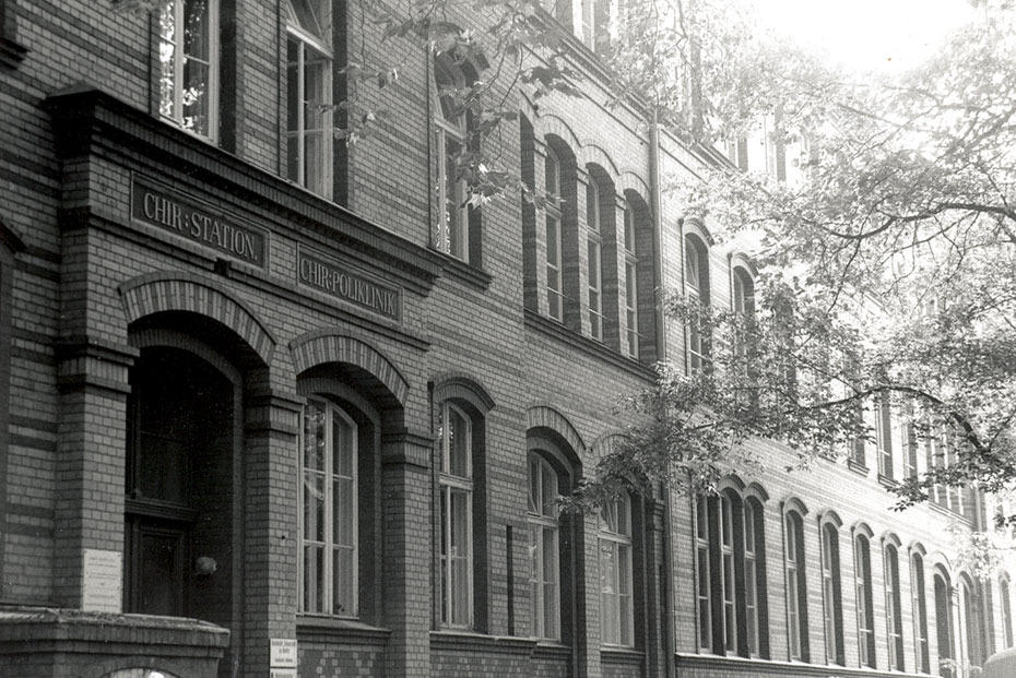 ...das nach der Wende innerhalb Berlin-Mitte umzog in die Ziegelstraße 5-9.