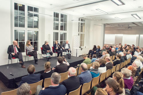 Mit 150 Besuchern war der Saal im Verlagsgebäude des Tagesspiegels am Askanischen Platz bis auf den letzten Platz gefüllt.