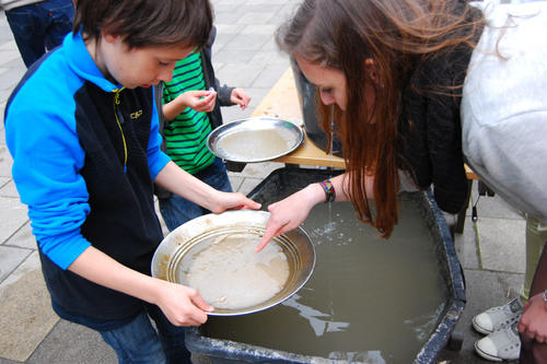 Gold schürfen auf dem GeoCampus in Lankwitz