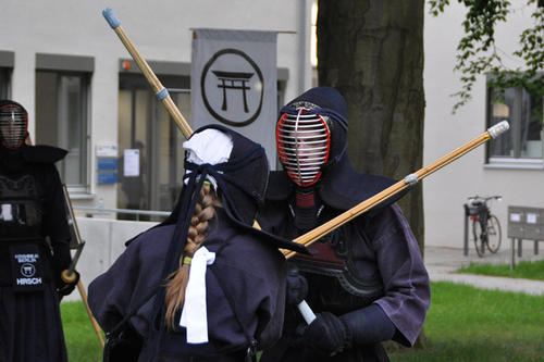 Am Institut für Japanologie wurde der Kendokampf präsentiert.