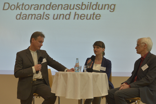„Promotion – und dann?“: Markus Edler von der Dahlem Research School moderierte das Gespräch zwischen Doktorandin Zuzanna Jakubowski und Professor Hermann Kreutzmann (v.l.).