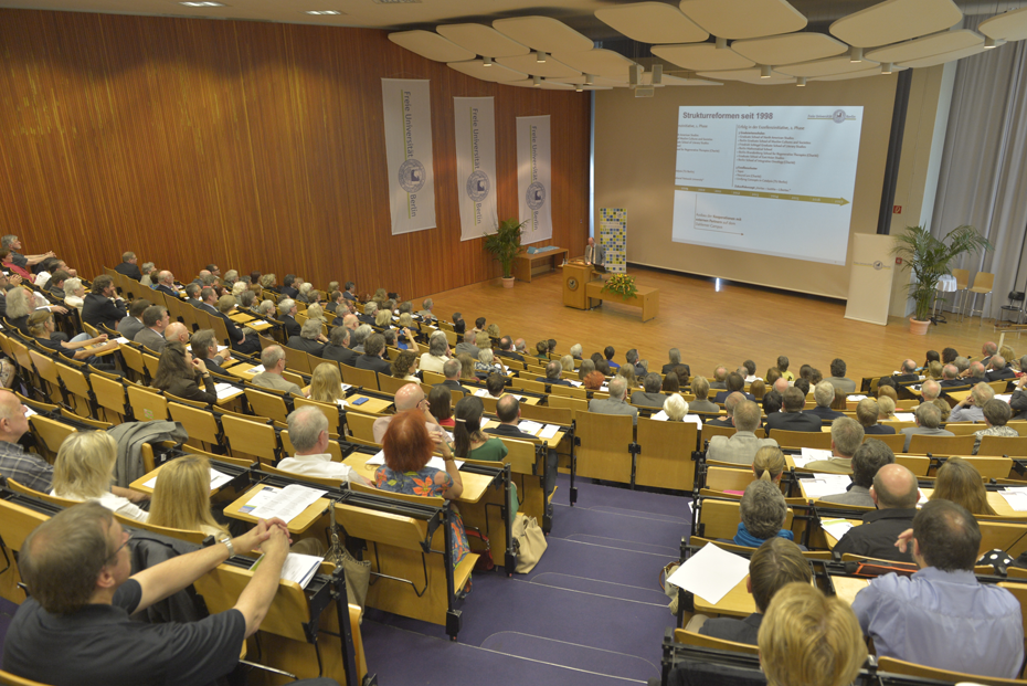 Rund 150 Ehemalige waren an die Freie Universität gekommen, um ihre Silberne Promotion zu feiern. Einige reisten eigens aus dem Ausland – etwa aus Brasilien – an.