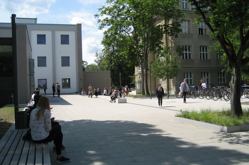 Auch der Knotenpunkt zwischen der Boltzmannstaße 3 und der Van’t-Hoff-Straße 8 wurde neu gestaltet.