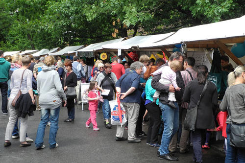 An Marktständen konnten sich die Besucherinnen und Besucher des Tags der offenen Tür über Forschung und Lehre in Düppel informieren.