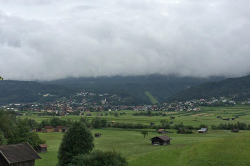 Auch tiefe Wolken über dem Tiroler Ort Tarrenz konnten Sebastian Gallander nicht aufhalten.