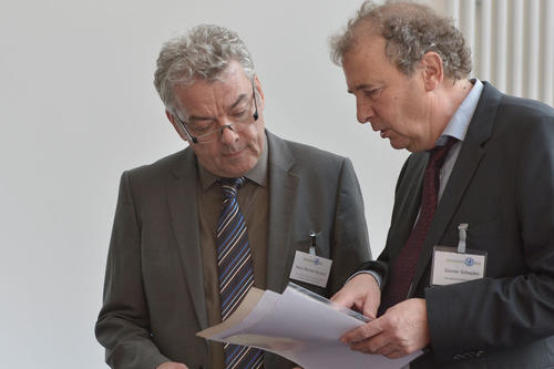 Hans-Werner Rückert (l.) leitet die Zentraleinrichtung Studienberatung und Psychologische Beratung, Günter Schepker ist Leiter des Referats Internationale Studierendenmobilität – Welcome Services der Freien Universität.