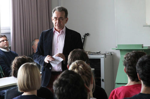 Irwin Collier, Institutsratsvorsitzender des John-F.-Kennedy-Instituts für Nordamerikastudien begrüßte die neuen Studierenden des Instituts bereits vergangene Woche.
