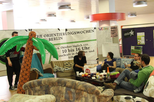 Frühstück und Kaffee für alle, die sich auch in den ersten Semestertagen nicht aus der Ruhe bringen lassen wollen. Studentische Initiativen laden zur „kritischen Orientierungswoche“.