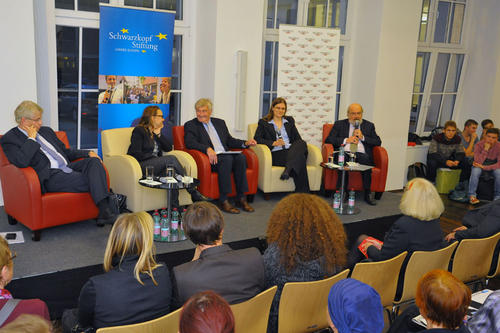 Wissenschaft trifft Politik zum Thema Türkei (v.l.n.r): Karl-Georg Wellmann (CDU), Michelle Müntefering (SPD), Gerd Appenzeller (Tagesspiegel), Carina Sprungk und Philip Kunig (beide Freie Universität).