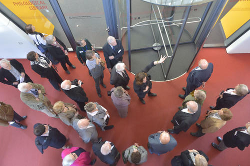 …sowie ein Besuch in der vom Architekten Lord Norman Foster entworfenen Philologischen Bibliothek.