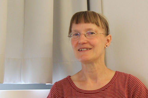 Dorothee Börtzler ist schon seit über sieben Jahren ehrenamtliche Lesepatin an einer Grundschule im Berliner Stadtteil Wedding.