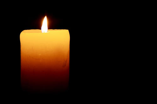 Die Freie Universität Berlin ruft ihre Angehörigen auf, sich am 27. April um 12 Uhr an einer Schweigeminute in Gedenken an die Terror-Opfer in Kenia zu beteiligen.