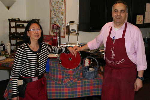 Cosimo und Chun Wai Dalessandro servieren seit 25 Jahren Gerichte aus seiner Heimat Apulien.