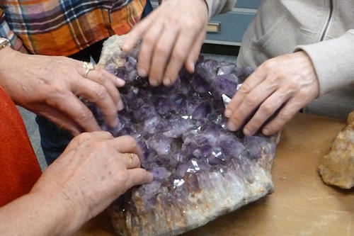 Eine Amethyst-Druse (Teil einer metergroßen Hohlraumfüllung im Parana-Basalt, Uruguay) lässt sich großflächig erfassen.