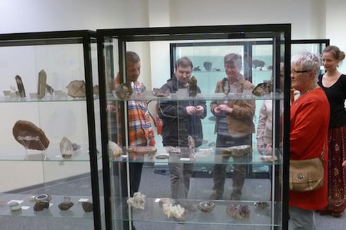 Mineralien erfühlen – das können Blinde und Sehbehinderte wieder am kommenden Dienstag, 12. Mai, bei einer Führung durch die Mineraliensammlung in Lankwitz.