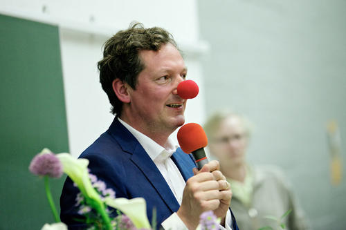 „Lachen ist gesund“ lautete die Botschaft von Kabarettist und Mediziner Eckart von Hirschhausen, der zur Eröffnung der Klinik für Psychiatrie und Psychotherapie auf dem Campus Benjamin Franklin geladen war.